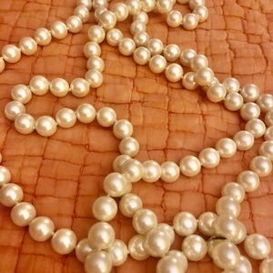 🌺Beautiful Chico’s Faux Pearl Long Necklace🌸